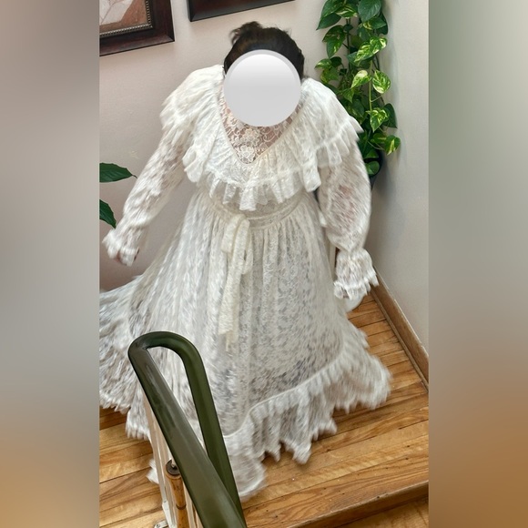 White Victorian Vintage Wedding Dress Edwardian Bridal Dress Premium Lace (1900) - Picture 3 of 10